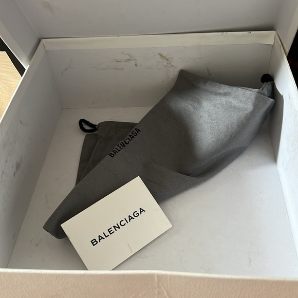 Balenciaga leather studded sandals - Picture 9 of 10